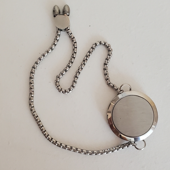 BNIB Essential Oils Diffuser Adjustable Aromatherapy Bracelet - Picture 4 of 4